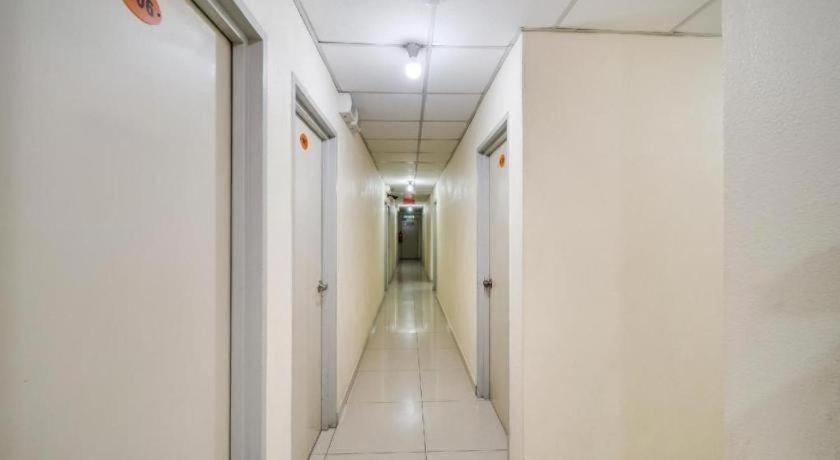 Oyo 301 River Inn Hotel Butterworth Exterior photo