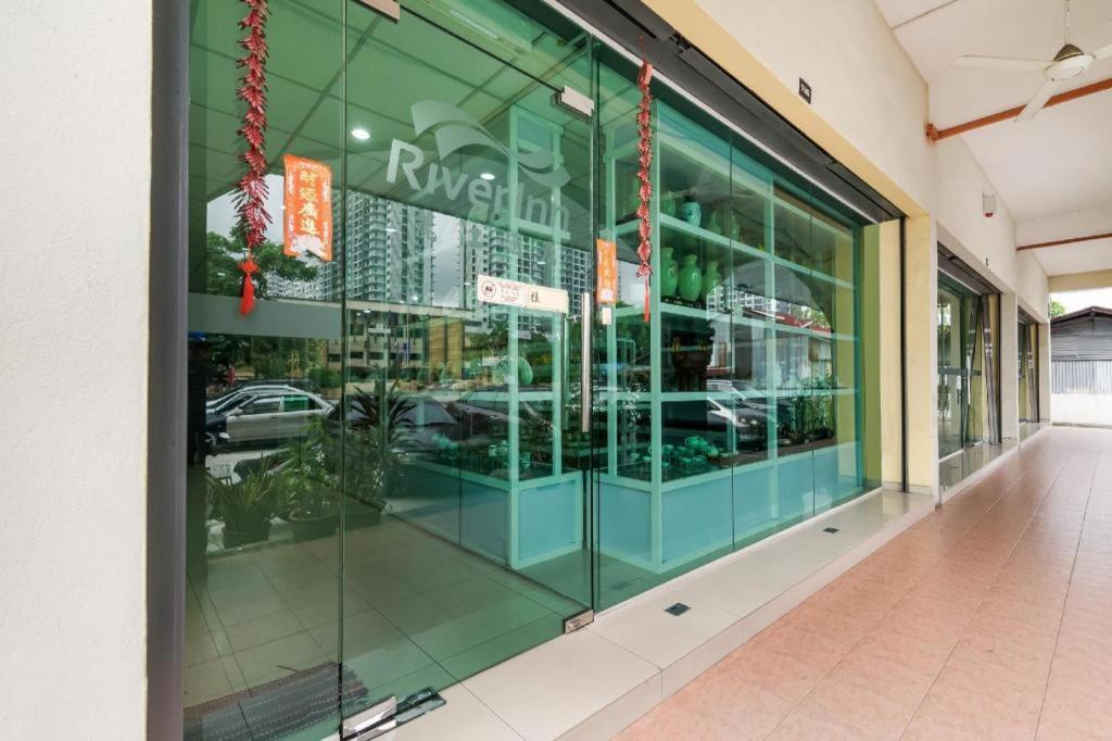 Oyo 301 River Inn Hotel Butterworth Exterior photo
