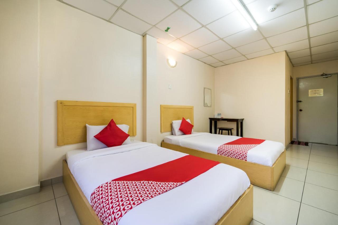 Oyo 301 River Inn Hotel Butterworth Exterior photo