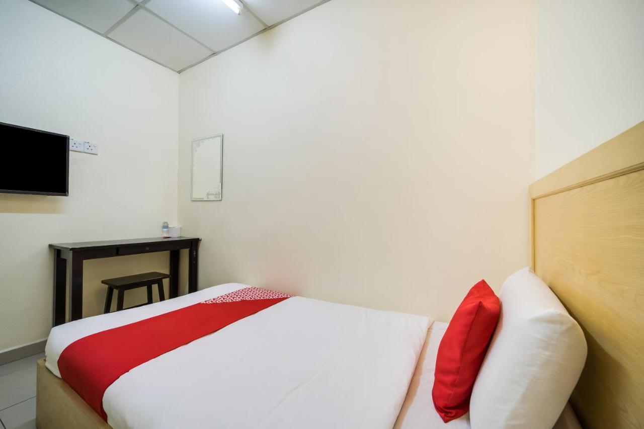Oyo 301 River Inn Hotel Butterworth Exterior photo