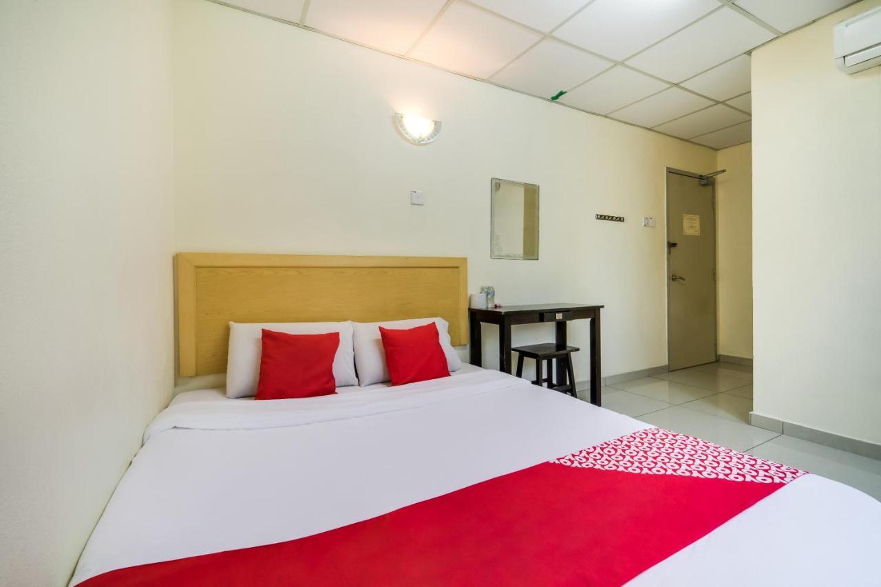 Oyo 301 River Inn Hotel Butterworth Exterior photo