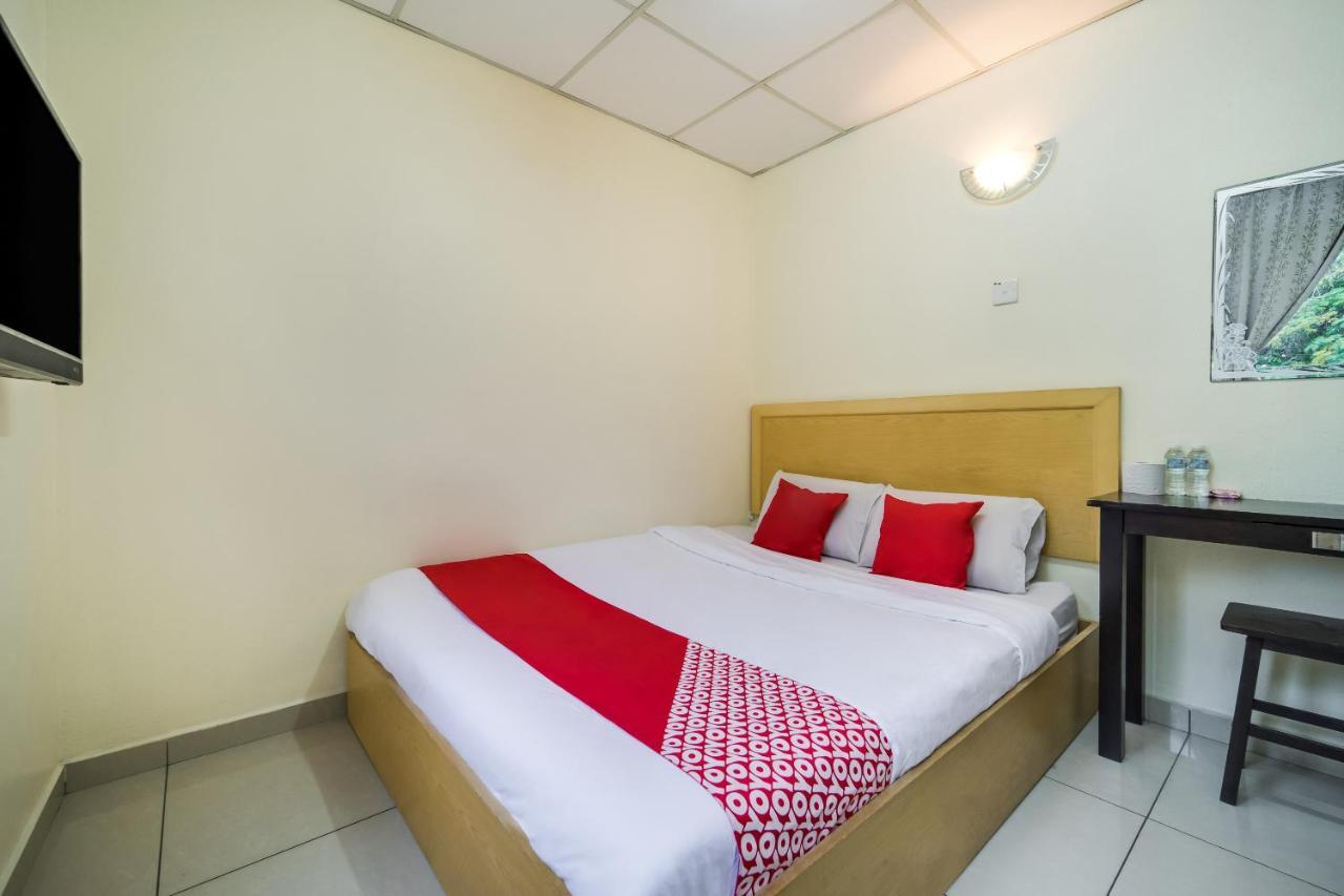 Oyo 301 River Inn Hotel Butterworth Exterior photo