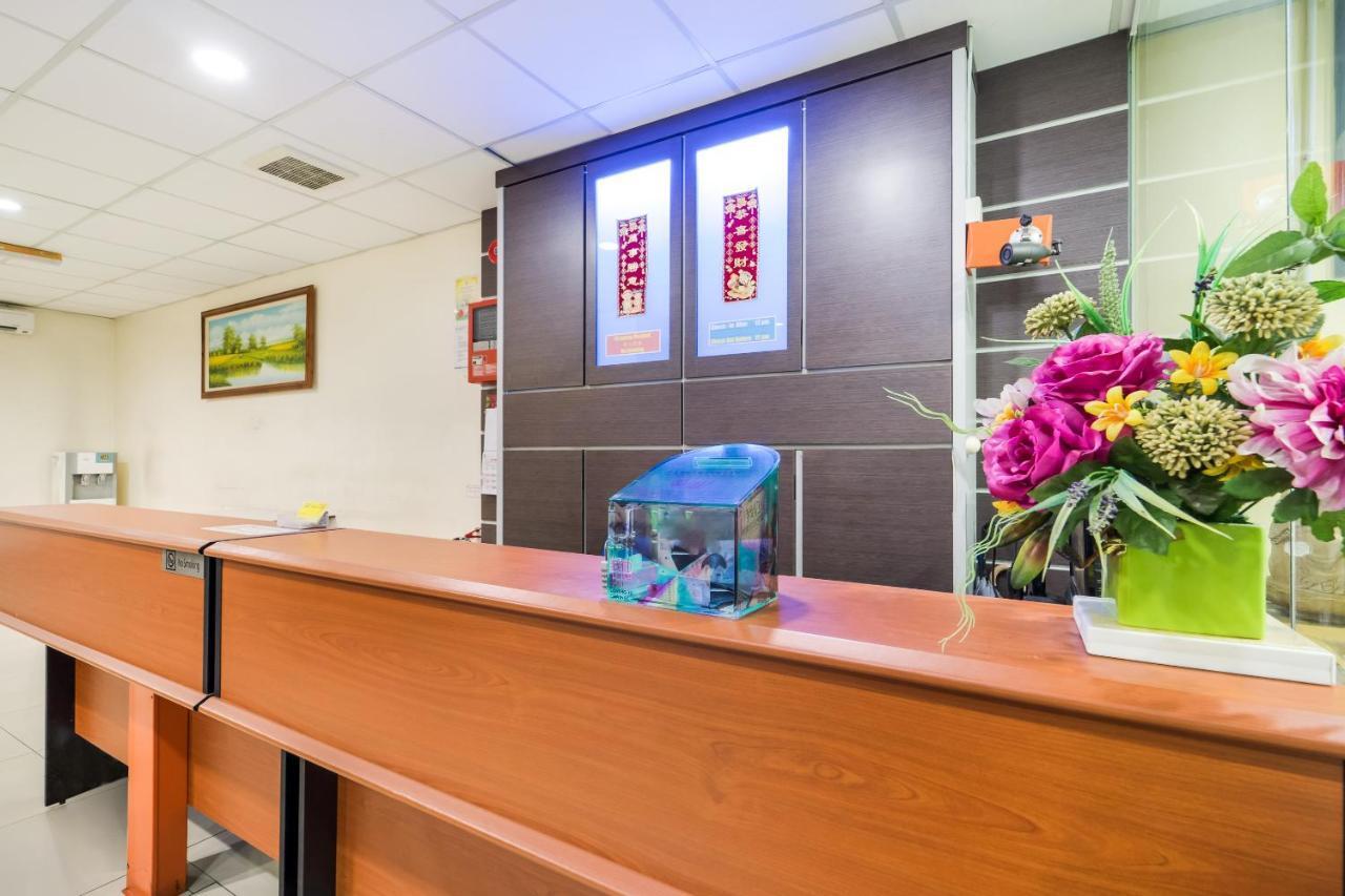 Oyo 301 River Inn Hotel Butterworth Exterior photo